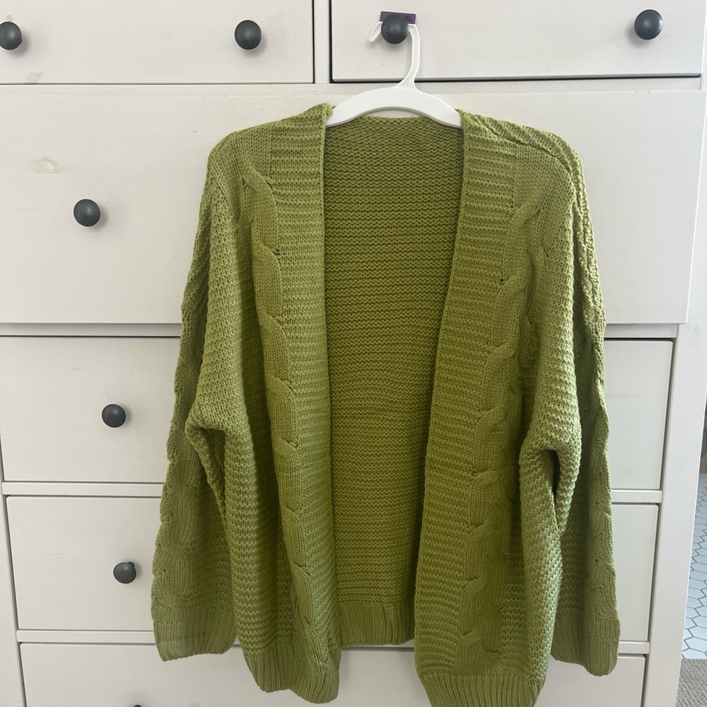 Green fuzzy cardigan, new without tags💚